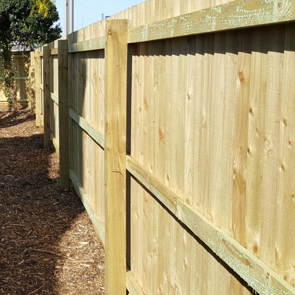 timber fencing contractor Dunblane 